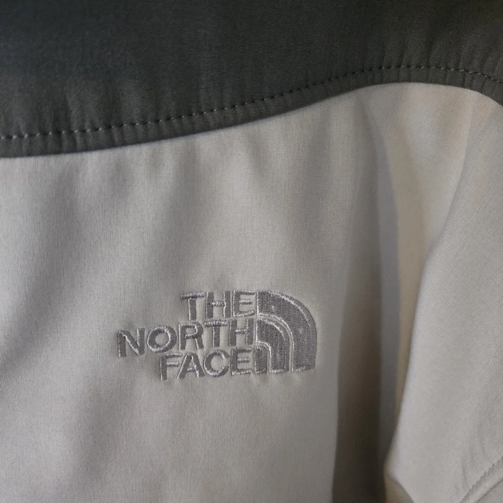 The North Face Men's Gray and White Jacket
